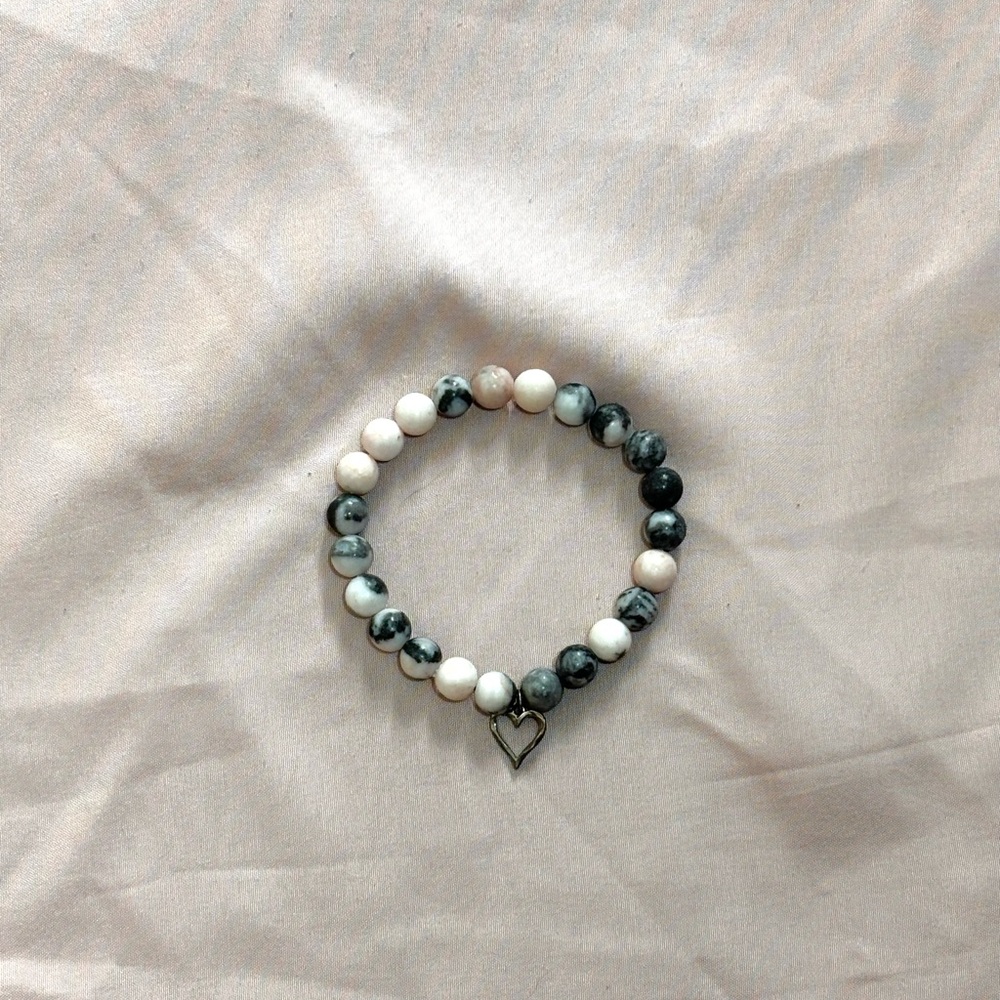 White and black marble crystal beaded bracelet with silver heart charm 🖤🤍